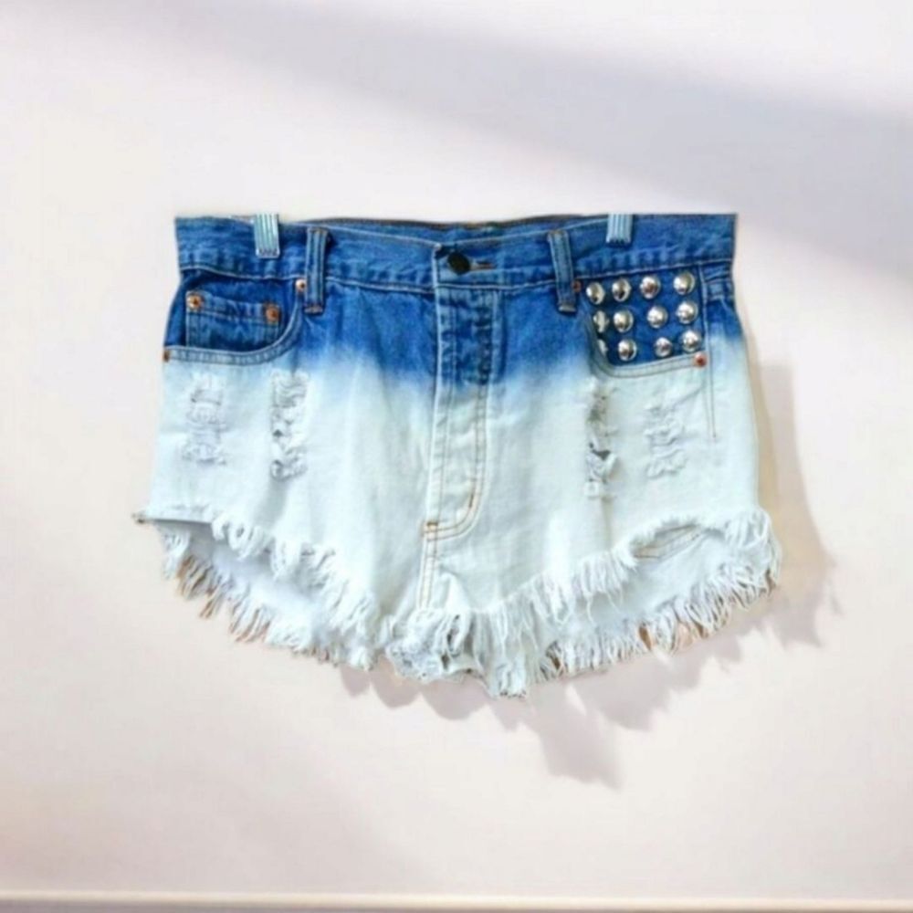Signature 8 distressed Multi Color RIVET Jean Short Size Large - Picture 2 of 12